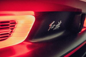 La Hongqi S9 è stata presentata al salone dell'auto di Shanghai con una carrozzeria rossa - il colore del marchio Hongqi di FAW e delle auto da corsa italiane.